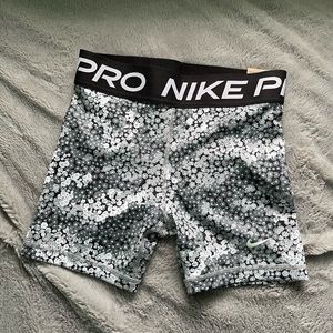 Nike Pro Shorts 4”